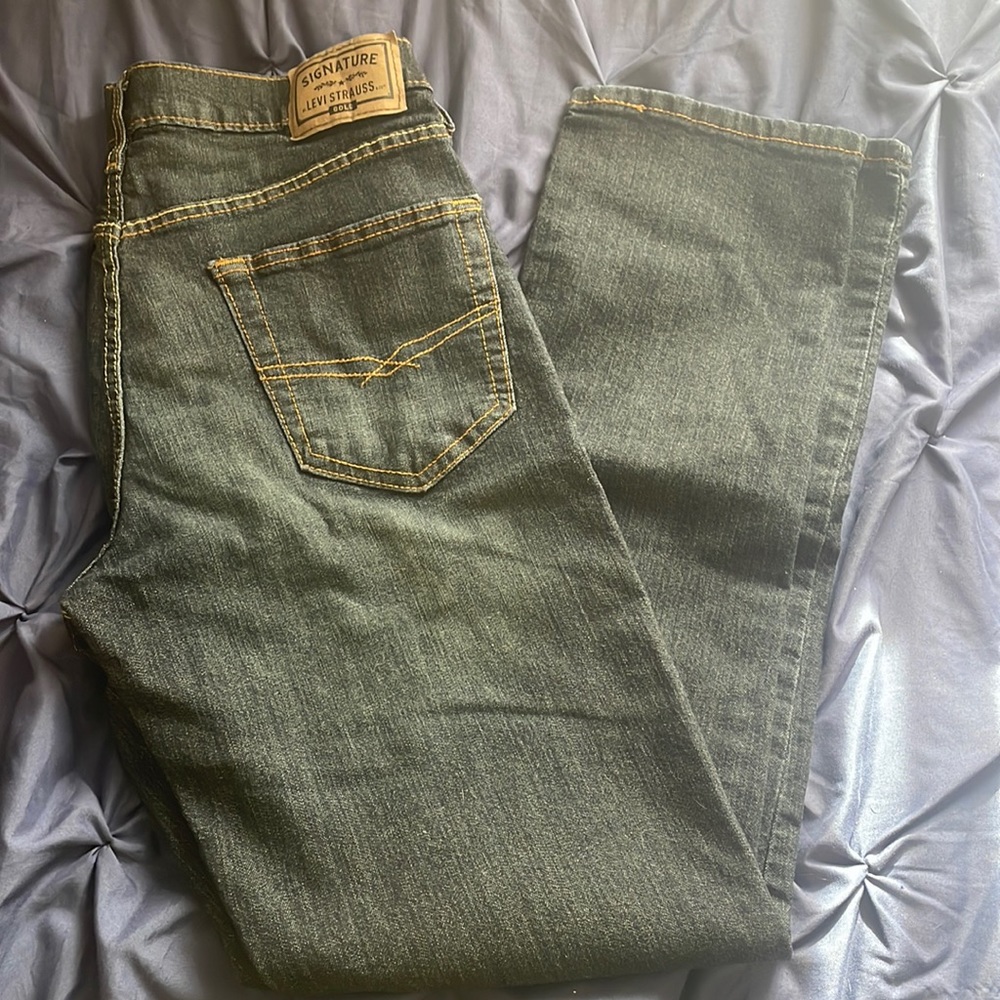 Men’s Signature by Levi’s 32 X 34 jeans.